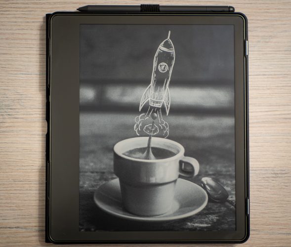 Kindle Scribe z nowym wygaszaczem: rakieta startująca z filiżanki kawy
