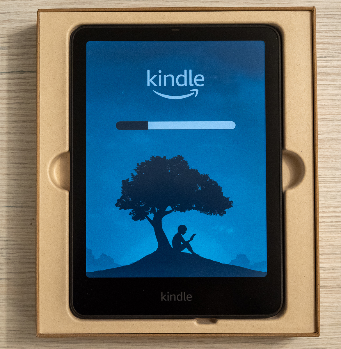 Kindle Paperwhite czy Kindle Colorsoft? Porównanie „zwykłego” i kolorowego Kindle z ekranem 7 cali